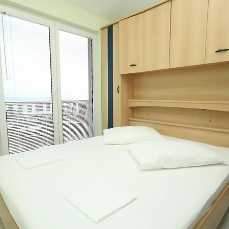 With A Parking Space - 6694 * מאקרסקה