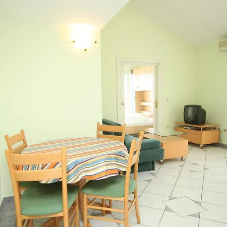 With A Parking Space - 6694