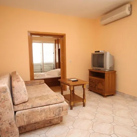 With A Parking Space - 6694