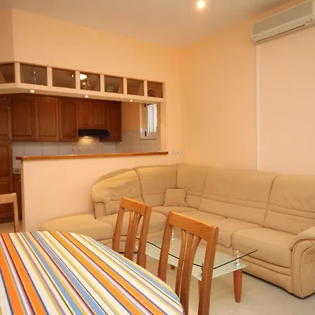 With A Parking Space - 6694 Makarska