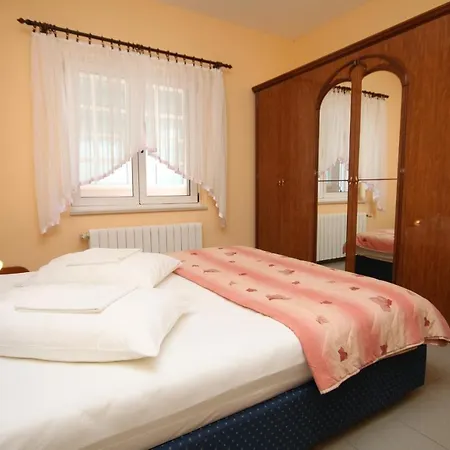 Apartamento With A Parking Space - 6694 Makarska
