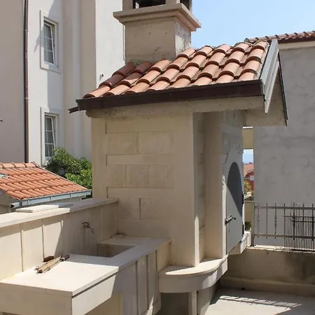 With A Parking Space - 6694