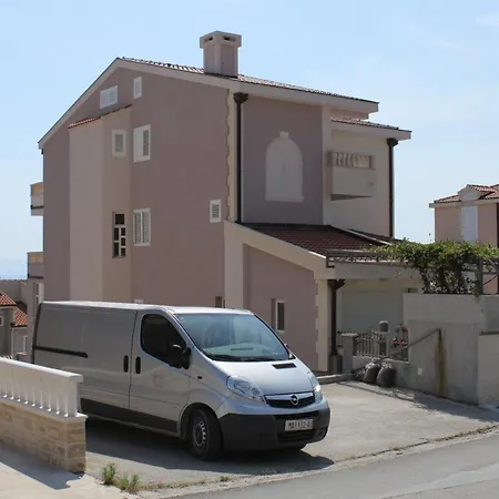 Apartamento With A Parking Space - 6694 Makarska