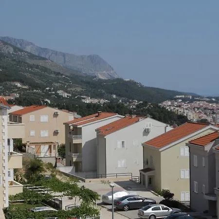 Apartman With A Parking Space - 6694 Makarska