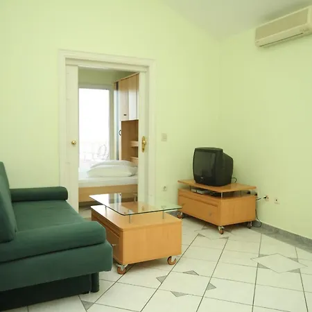 With A Parking Space - 6694 * Makarska