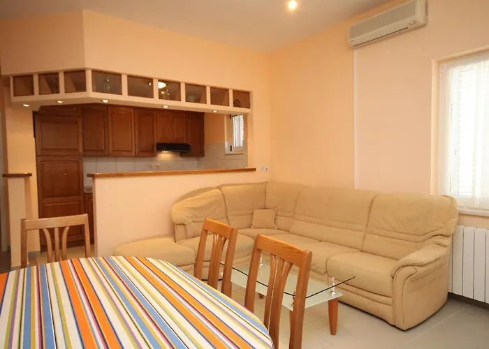 With A Parking Space - 6694 Makarska