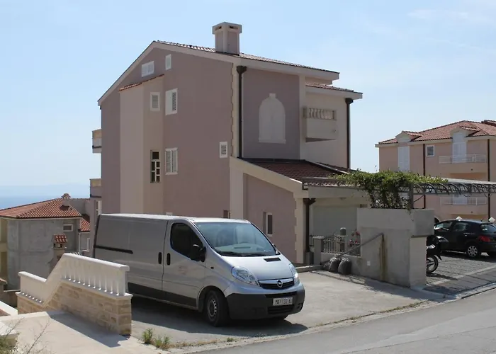 Apartment With A Parking Space - 6694 Makarska