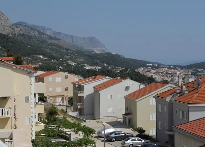 Apartment With A Parking Space - 6694 Makarska