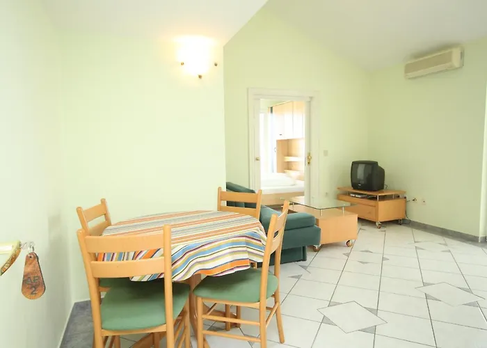 With A Parking Space - 6694