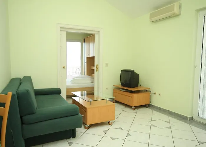 With A Parking Space - 6694 * Makarska